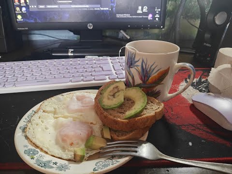 Эрика — яишница с авокадо и чай